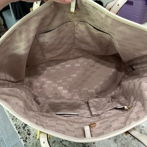 Michael Kors purse - Picture 3 of 8